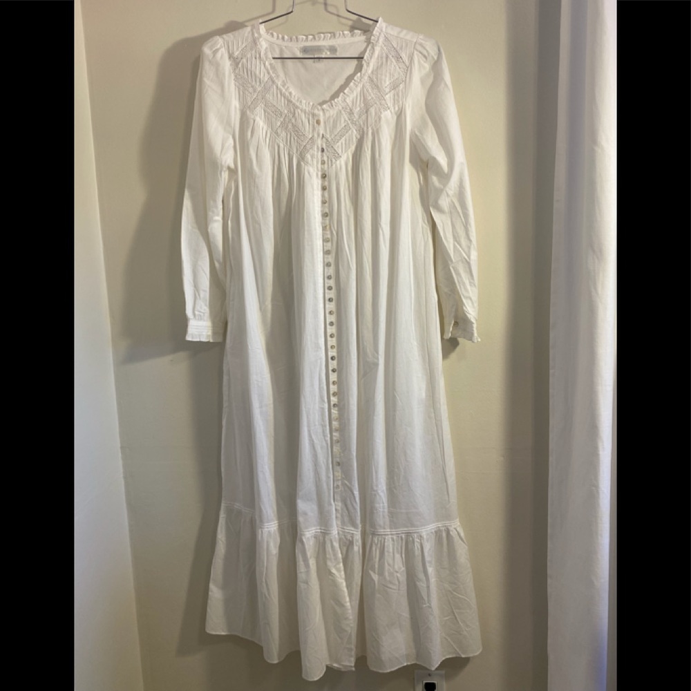 Eileen West Robe white cotton. size Small.